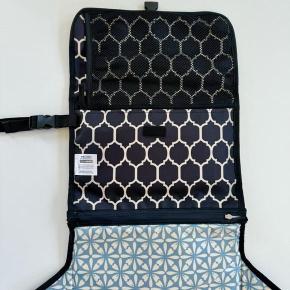 Skip Hop Pronto Baby Portable Changing Station & Diaper Changing Pad Clutch Onyx - Picture 3 of 16